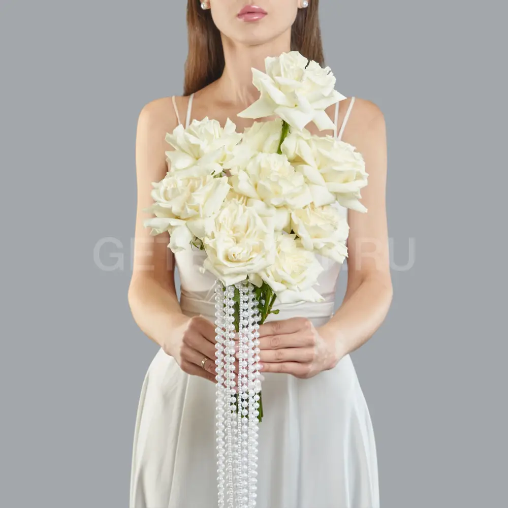 219388 Белый букет невесты с бусами