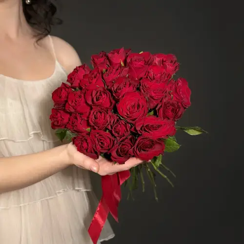 Букет из 25 красных кенийских роз