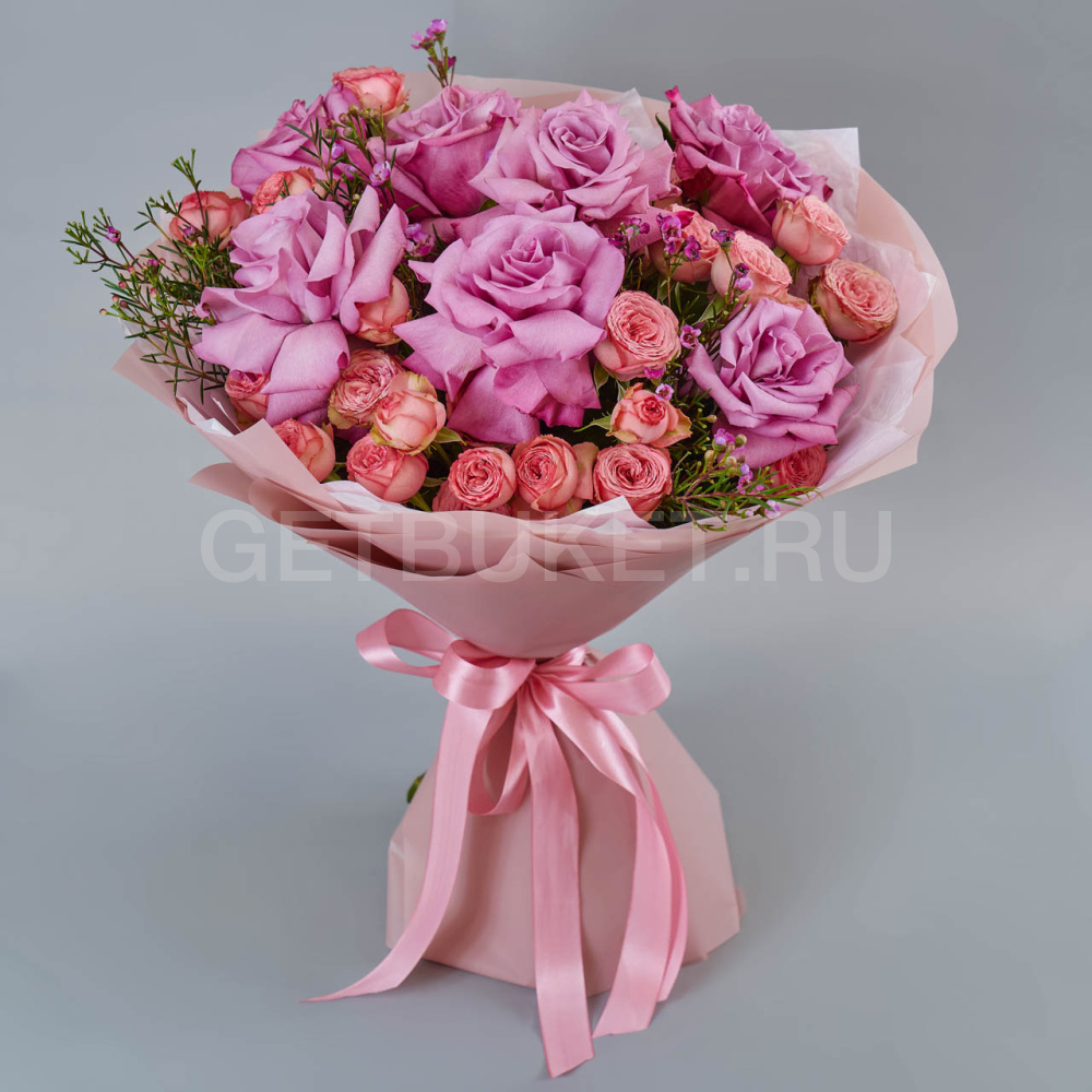 212485 Букет из роз с хамелациумом