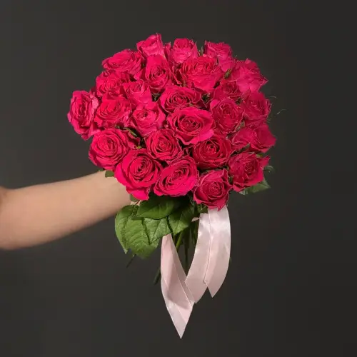 Букет из 25 малиновых кенийских роз