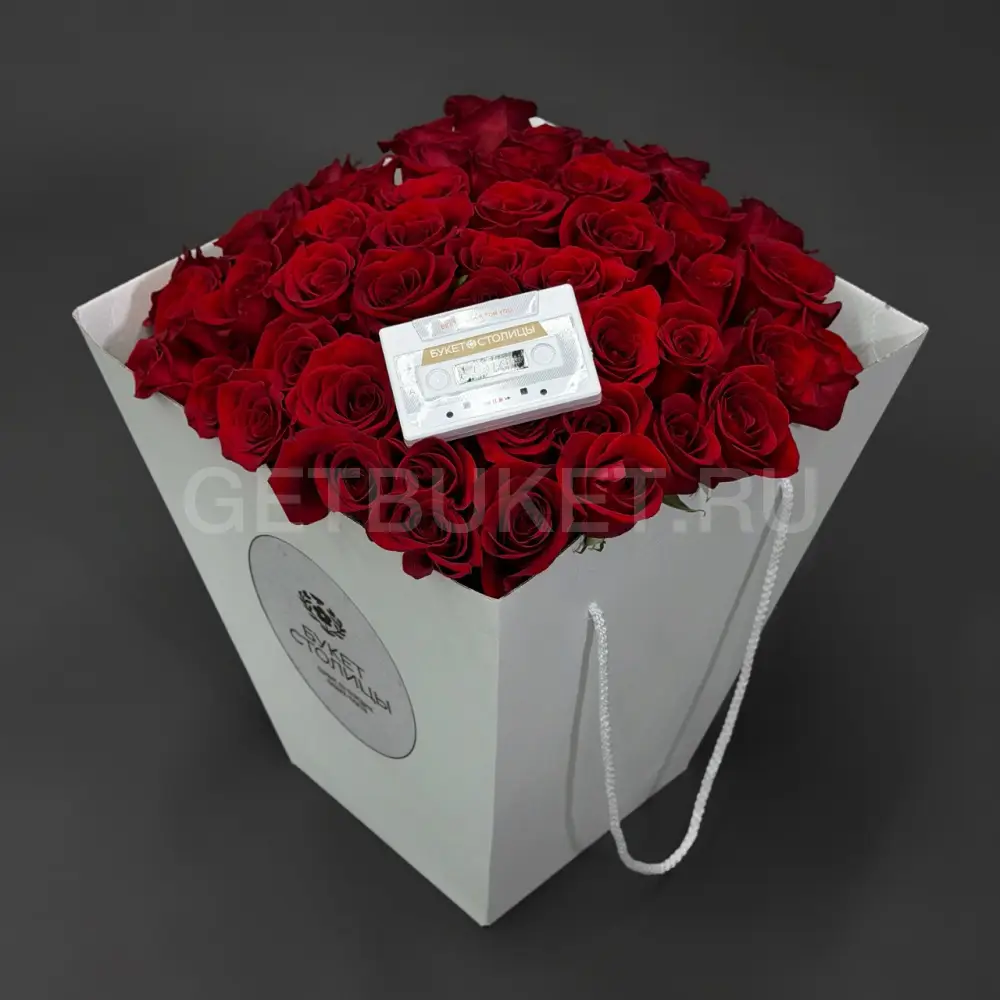 224412 Букет из 51 розы с аудиокассетой в коробке