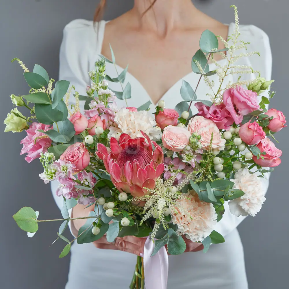 214782 Букет невесты из роз, гвоздик и маттиолы