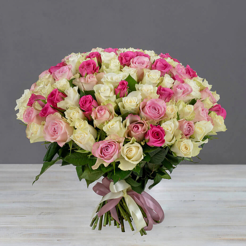 Разноцветные розы в Нижнекамске — яркий букет для особенного настроения